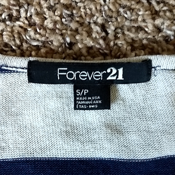 🌷 Forever 21 Sweater - Picture 3 of 4